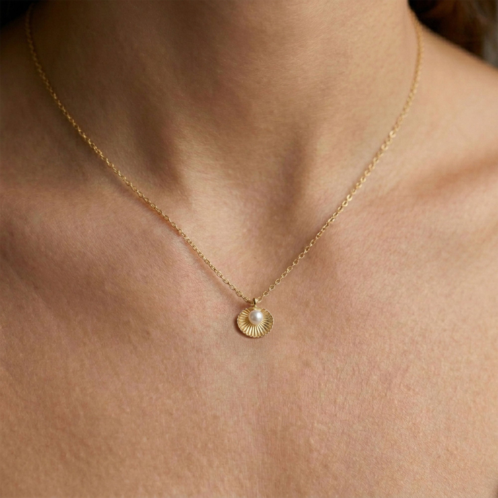 Pearl in Shell Necklace SPE-2911