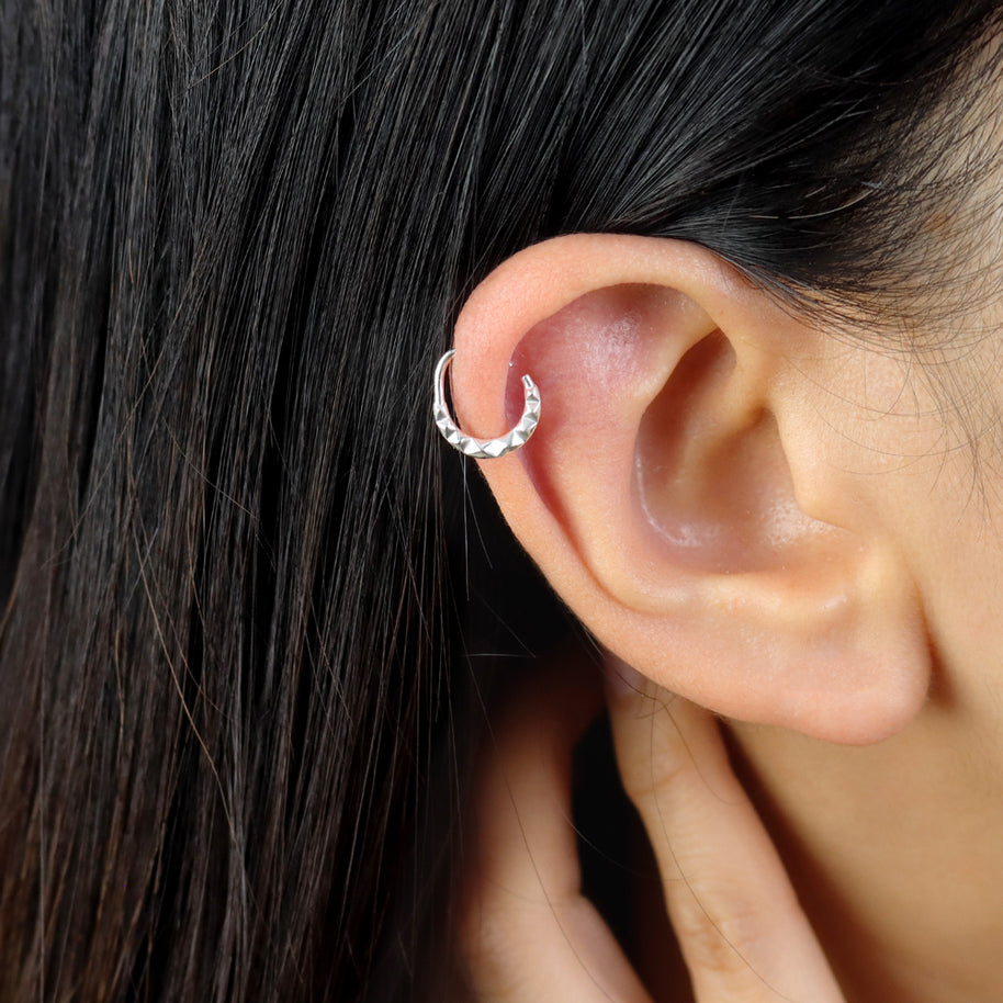 Serrated Pattern Piercing Ring STCR-194